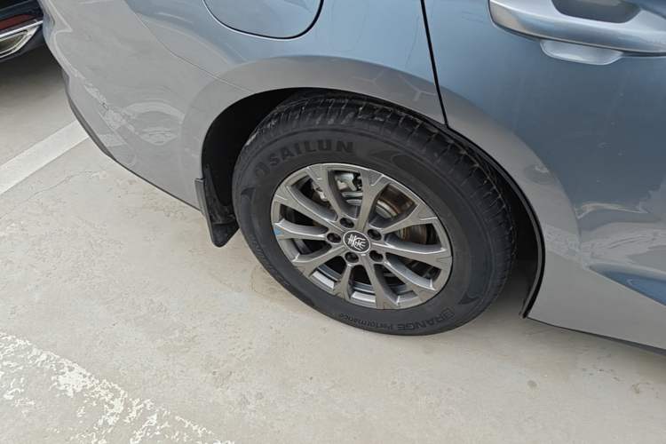 Used BYD Qin L 2025 DM-i Smart Drive 80KM Leading Model Right Rear Wheel Hub