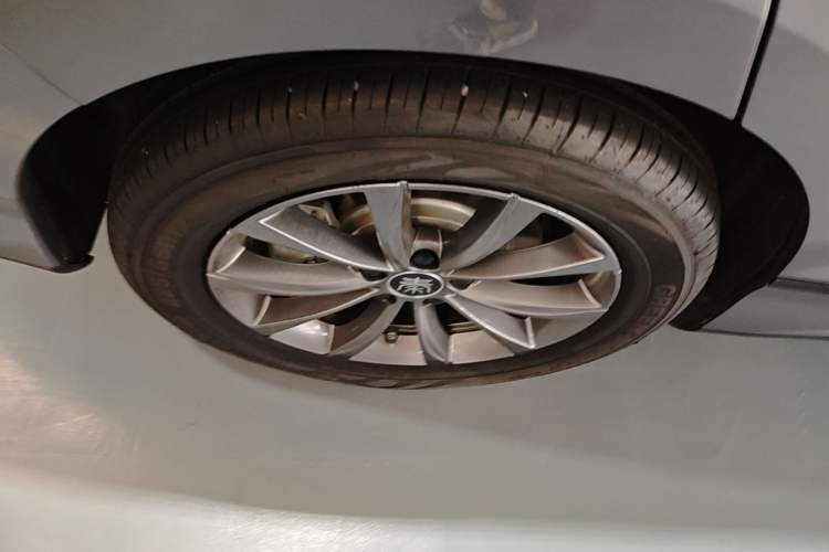 Used BYD Qin L 2025 EV 545KM Beyond Version Right Rear Wheel Hub