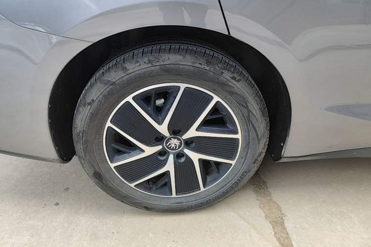 Used BYD Qin L 2025 DM-i Smart Drive 120KM Leading Model Right Rear Wheel Hub