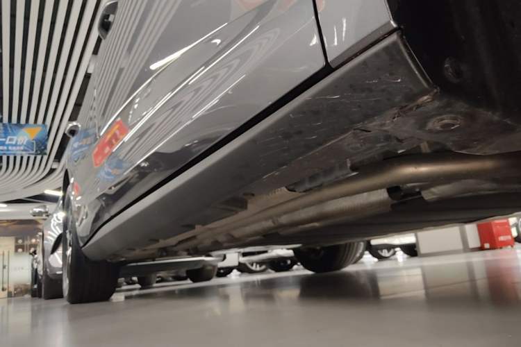 Used BYD Qin L 2025 DM-i Smart Drive 120KM Superior Model Right Side Sill