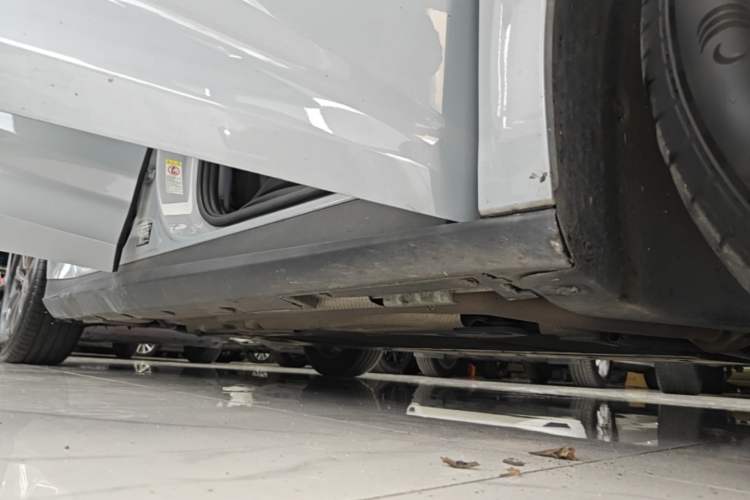 Used BYD Qin L 2025 DM-i Smart Drive 80KM Leading Model Right Side Sill