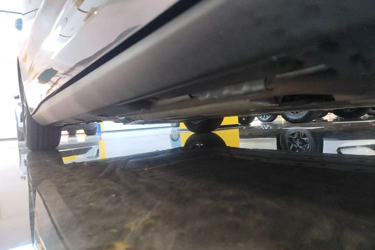 Used BYD Qin L 2025 DM-i Smart Drive 80KM Leading Model Right Side Sill