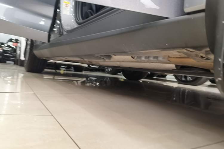 Used BYD Qin L 2025 DM-i Smart Drive 80KM Leading Model Right Side Sill