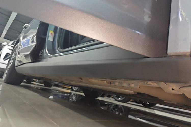 Used BYD Qin L 2025 DM-i Smart Drive 80KM Superior Model Right Side Sill