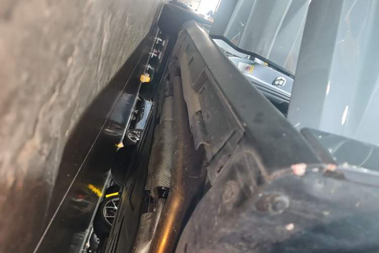 Used BYD Qin L 2025 DM-i Smart Drive 120KM Leading Model Right Side Sill