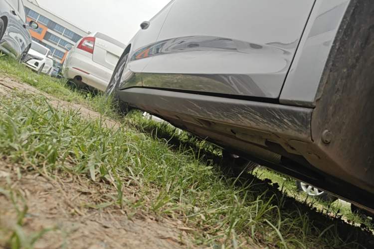 Used BYD Qin L 2025 DM-i Smart Drive 80KM Leading Model Right Side Sill