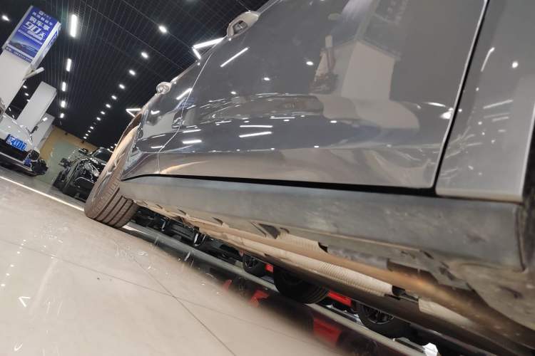 Used BYD Qin L 2025 DM-i Smart Drive 120KM Superior Model Right Side Sill