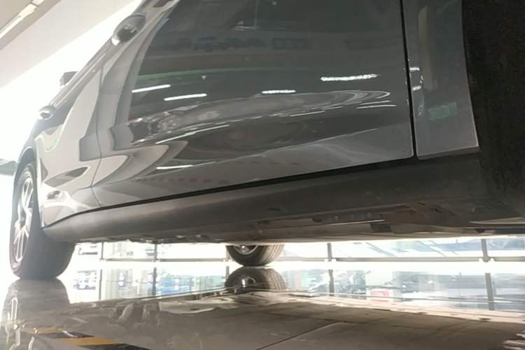 Used BYD Qin L 2025 DM-i Smart Drive 120KM Superior Model Right Side Sill