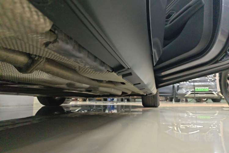 Used BYD Qin L 2025 DM-i Smart Drive 80KM Leading Model Right Side Sill