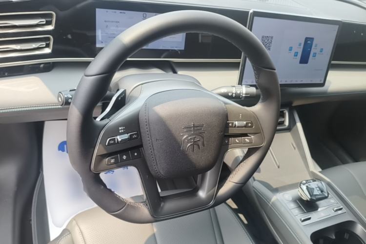 Used BYD Qin L 2025 DM-i Smart Drive 80KM Leading Model Steering Wheel