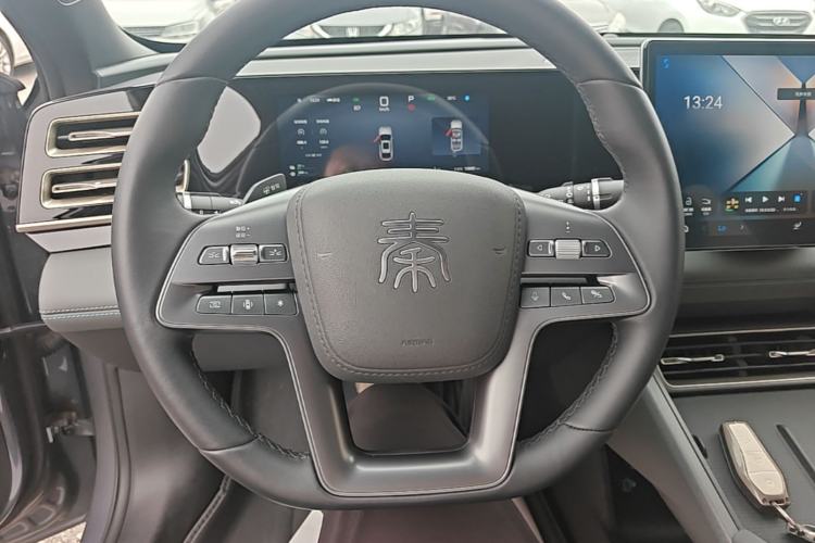 Used BYD Qin L 2025 DM-i Smart Drive 80KM Leading Model Steering Wheel