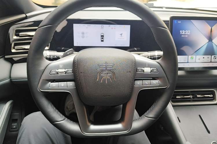 Used BYD Qin L 2025 DM-i Smart Drive 120KM Leading Model Steering Wheel