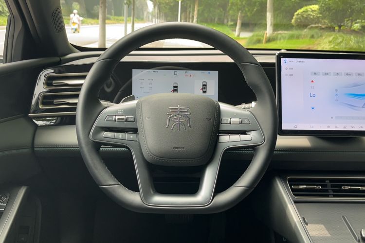 Used BYD Qin L 2025 DM-i Smart Drive 80KM Leading Model Steering Wheel