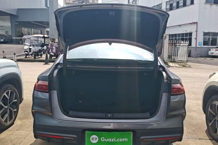 Used BYD Qin L 2025 DM-i Smart Drive 120KM Superior Model Trunk