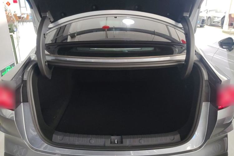 Used BYD Qin L 2025 DM-i Smart Drive 120KM Leading Model Trunk