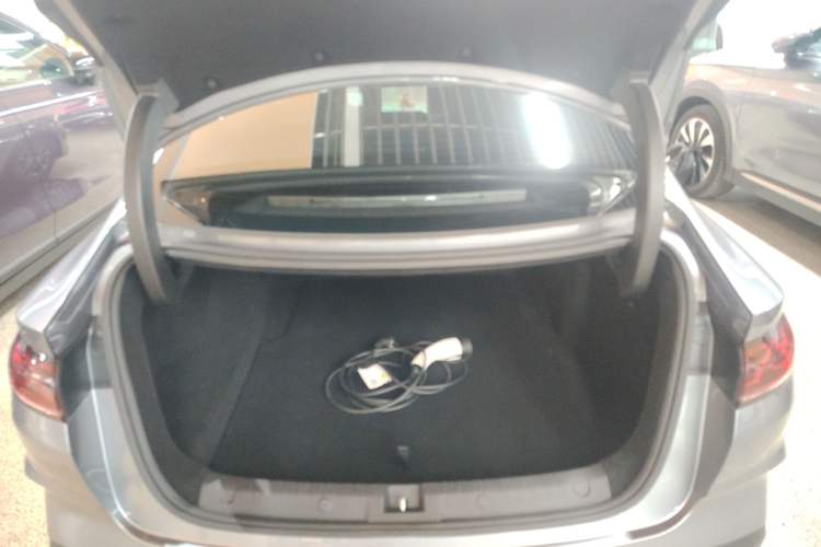 Used BYD Qin L 2025 DM-i Smart Drive 80KM Leading Model Trunk