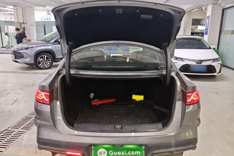 Used BYD Qin L 2025 DM-i Smart Drive 80KM Superior Model Trunk