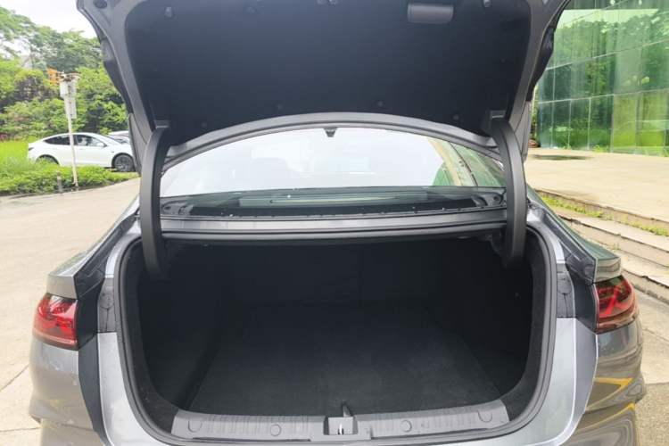 Used BYD Qin L 2025 DM-i Smart Drive 120KM Leading Model Trunk