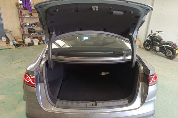 Used BYD Qin L 2025 DM-i Smart Drive 80KM Superior Model Trunk