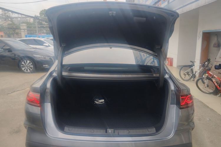 Used BYD Qin L 2025 DM-i Smart Drive 80KM Leading Model Trunk
