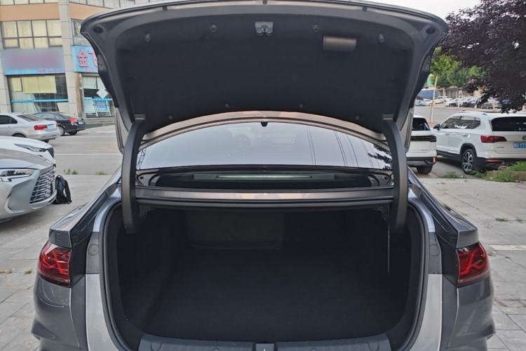 Used BYD Qin L 2025 DM-i Smart Drive 80KM Leading Model Trunk