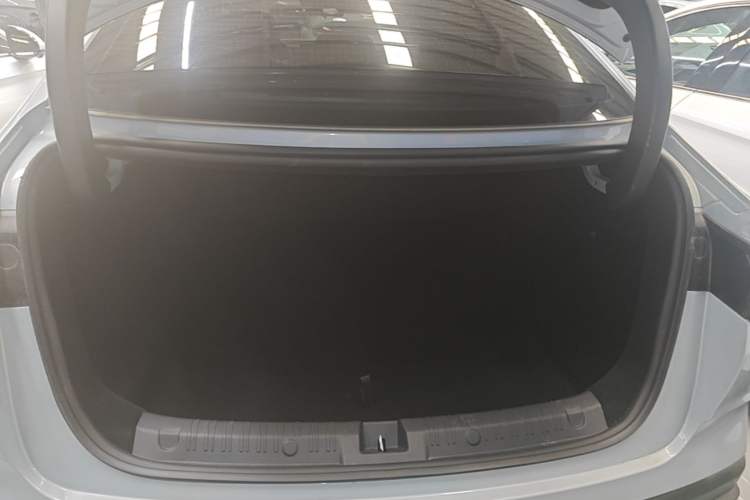 Used BYD Qin L 2025 DM-i Smart Drive 120KM Superior Model Trunk