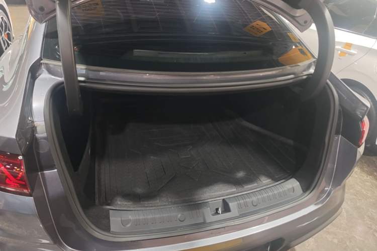 Used BYD Qin L 2025 DM-i Smart Drive 120KM Leading Model Trunk
