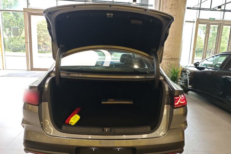 Used BYD Qin L 2025 DM-i Smart Drive 120KM Superior Model Trunk