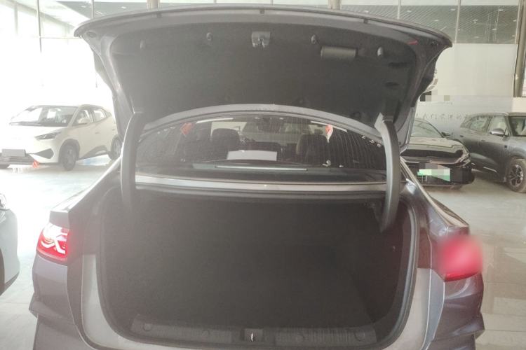 Used BYD Qin L 2025 DM-i Smart Drive 120KM Superior Model Trunk