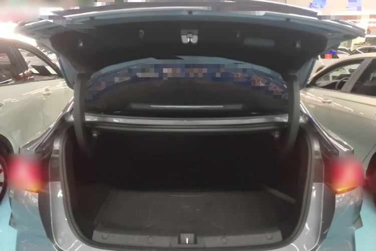 Used BYD Qin L 2025 DM-i Smart Drive 80KM Leading Model Trunk