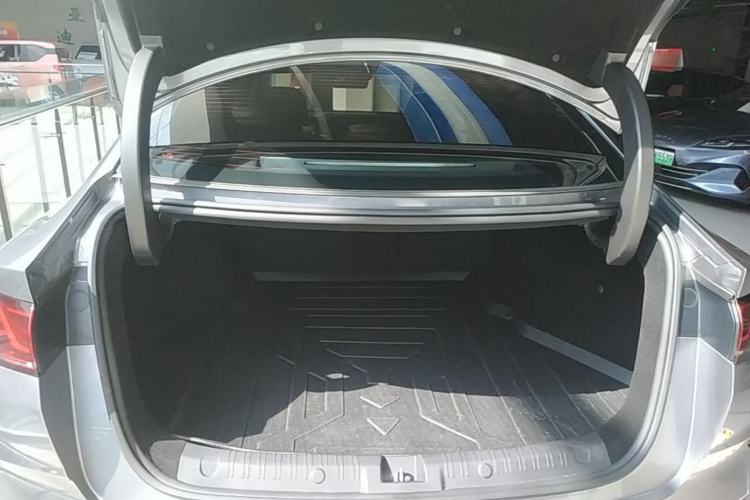 Used BYD Qin L 2025 DM-i Smart Drive 120KM Superior Model Trunk