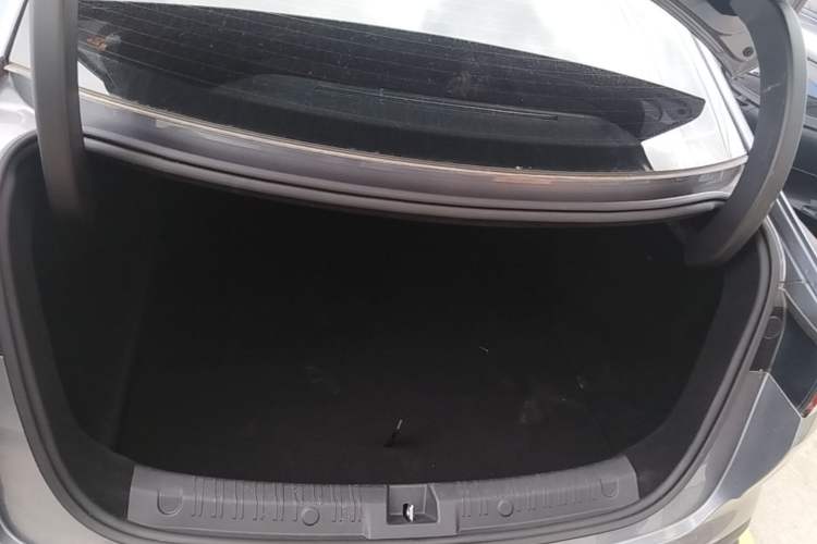 Used BYD Qin L 2025 DM-i Smart Drive 80KM Leading Model Trunk