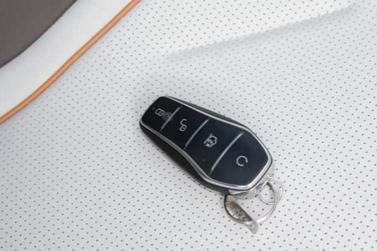 Used BYD Qin L 2025 DM-i Smart Drive 120KM Superior Model Vehicle Key