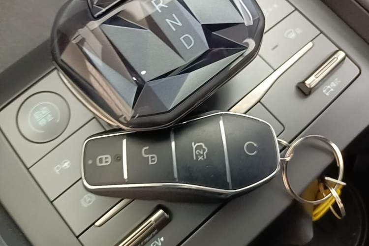 Used BYD Qin L 2025 DM-i Smart Drive 120KM Superior Model Vehicle Key