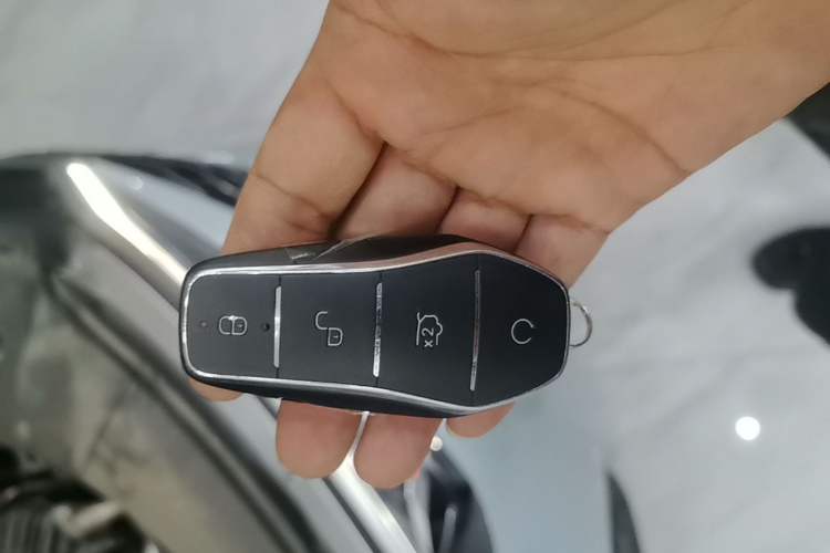 Used BYD Qin L 2025 DM-i Smart Drive 120KM Leading Model Vehicle Key