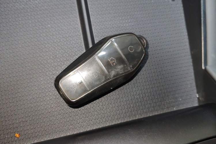 Used BYD Qin L 2025 DM-i Smart Drive 120KM Leading Model Vehicle Key