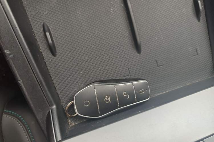 Used BYD Qin L 2025 EV 470KM Leading Edition Vehicle Key