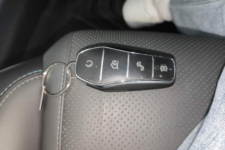 Used BYD Qin L 2025 DM-i Smart Drive 80KM Leading Model Vehicle Key