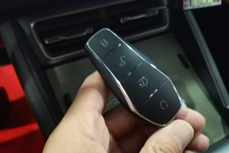 Used BYD Qin L 2025 DM-i Smart Drive 80KM Leading Model Vehicle Key