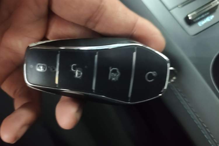 Used BYD Qin L 2025 DM-i Smart Drive 120KM Superior Model Vehicle Key
