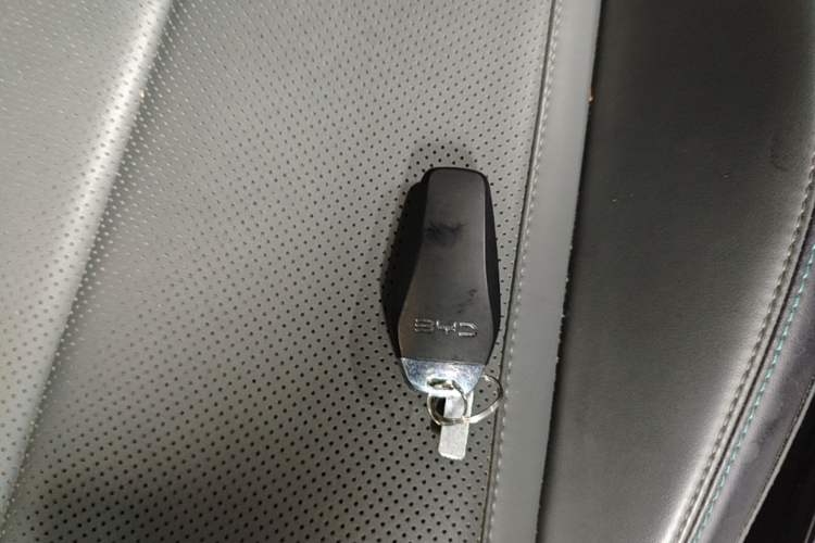 Used BYD Qin L 2025 DM-i Smart Drive 120KM Leading Model Vehicle Key