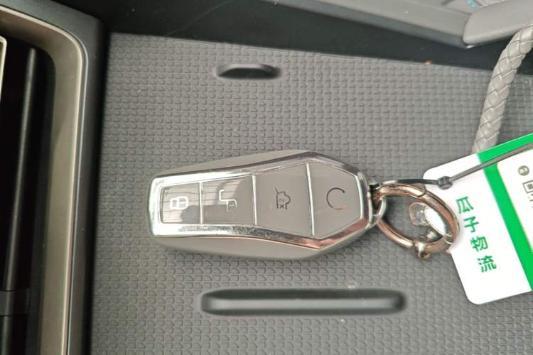 Used BYD Qin L 2025 DM-i Smart Drive 80KM Leading Model Vehicle Key