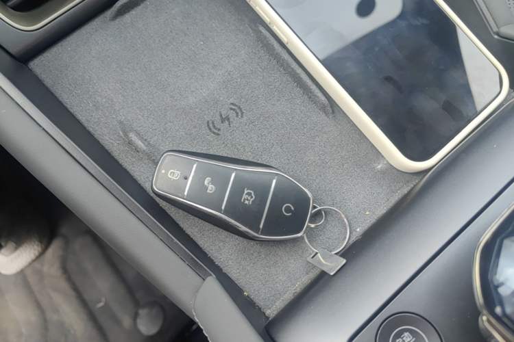 Used BYD Qin L 2025 DM-i Smart Drive 120KM Superior Model Vehicle Key