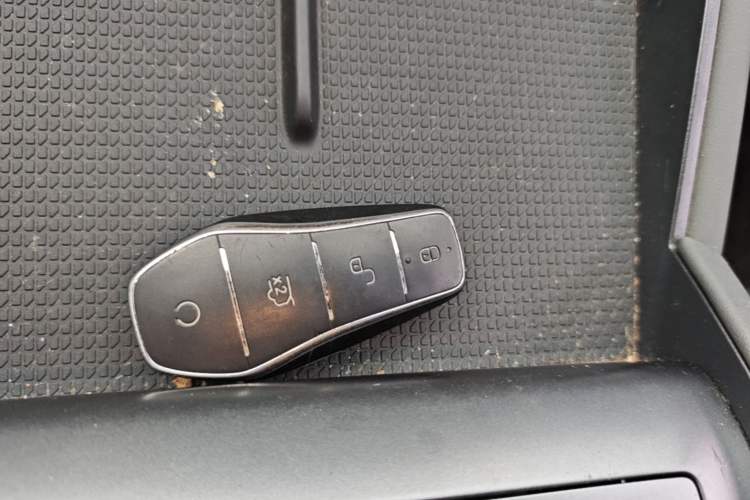 Used BYD Qin L 2025 DM-i Smart Drive 120KM Leading Model Vehicle Key