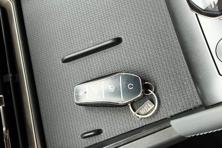 Used BYD Qin L 2025 DM-i Smart Drive 80KM Leading Model Vehicle Key