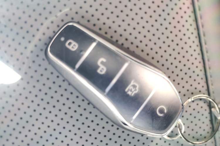 Used BYD Qin L 2025 DM-i Smart Drive 80KM Leading Model Vehicle Key