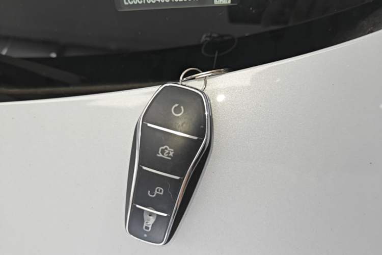 Used BYD Qin L 2025 DM-i Smart Drive 80KM Leading Model Vehicle Key