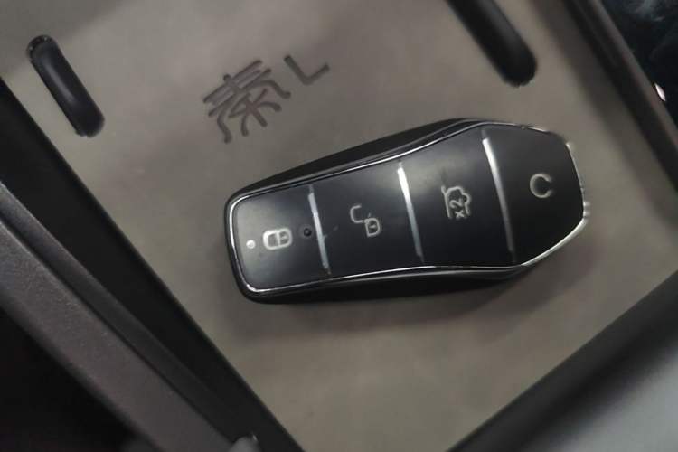 Used BYD Qin L 2025 DM-i Smart Drive 80KM Leading Model Vehicle Key