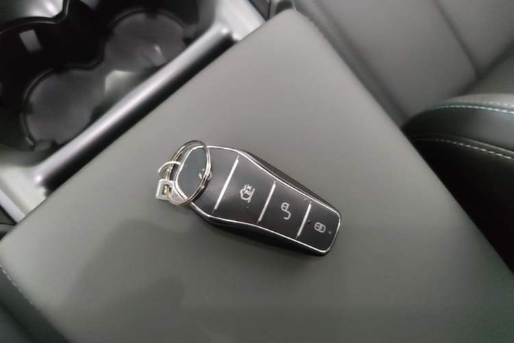 Used BYD Qin L 2025 DM-i Smart Drive 120KM Superior Model Vehicle Key