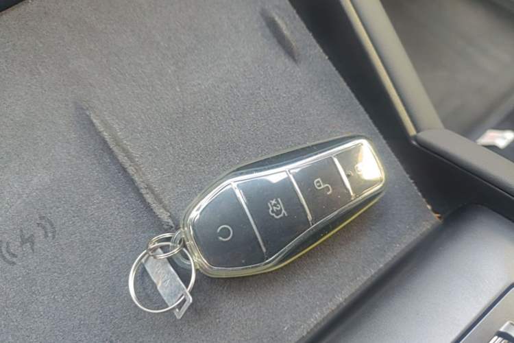 Used BYD Qin L 2025 DM-i Smart Drive 120KM Superior Model Vehicle Key